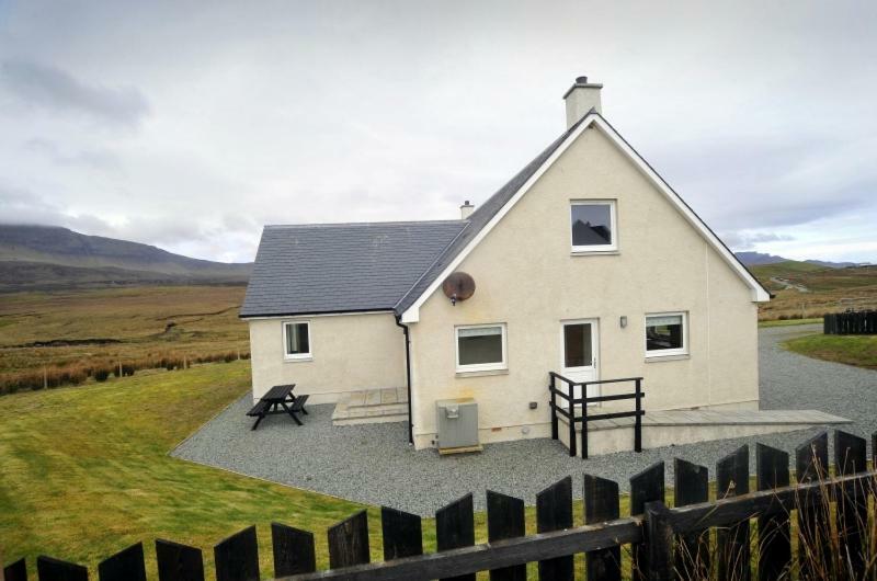 Trotternish Ridge View Daire Staffin Dış mekan fotoğraf
